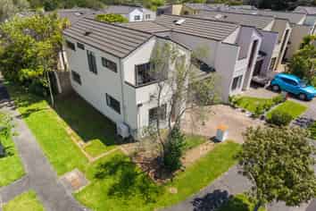 11 Spalding Rise, Golflands