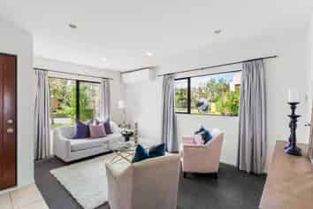 11 Spalding Rise, Golflands