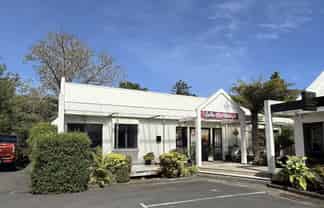 30M² CHARACTER OFFICE IN CENTRAL ALBANY
