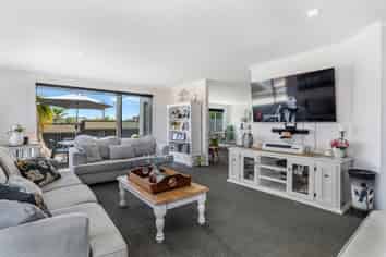 24 Bay Street, Red Beach