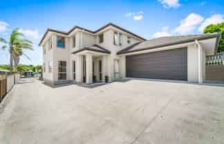 24 Bay Street, Red Beach