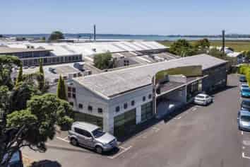 PRIME FREEHOLD INVESTMENT ON ROSEBANK ROAD
