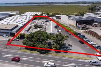 PRIME FREEHOLD INVESTMENT ON ROSEBANK ROAD
