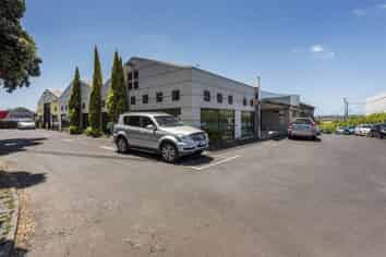 PRIME FREEHOLD INVESTMENT ON ROSEBANK ROAD
