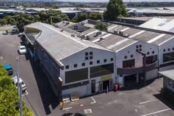 PRIME FREEHOLD INVESTMENT ON ROSEBANK ROAD
