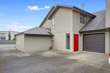 2/38 Brockworth Place, Riccarton