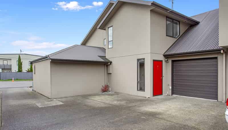 2/38 Brockworth Place, Riccarton