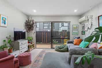 2/38 Brockworth Place, Riccarton