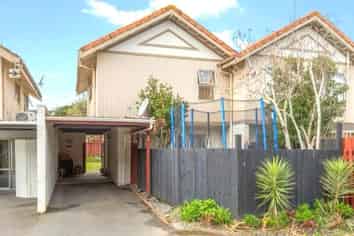 2/104 Pakuranga Road, Pakuranga