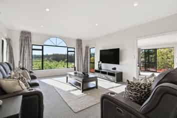 18 Waka Way, Bellevue