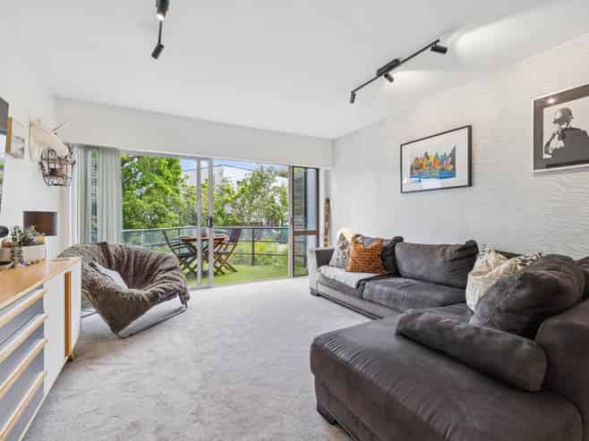 11/6 Sarsfield Street, Herne Bay