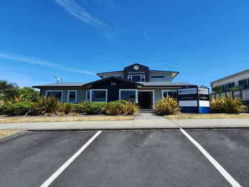 Tidy, functional office suite in central location