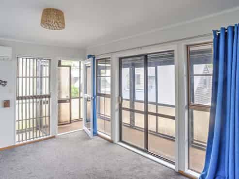 4f Earp Street, Johnsonville