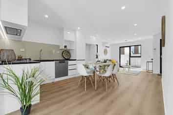 8B Gardiner Grove, Mangere East