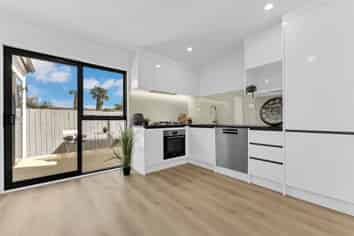 8B Gardiner Grove, Mangere East