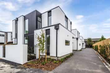 2/10 Bishop Street, Saint Albans