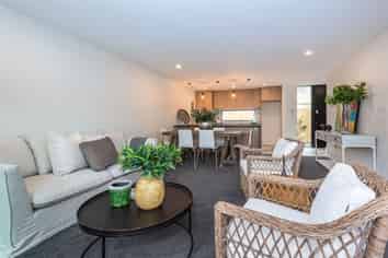 2/10 Bishop Street, Saint Albans