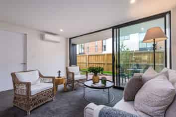 2/10 Bishop Street, Saint Albans