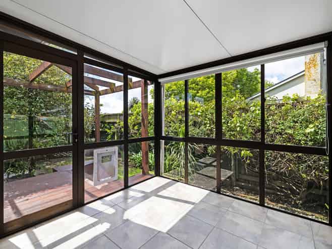 21 Moore Street, West End