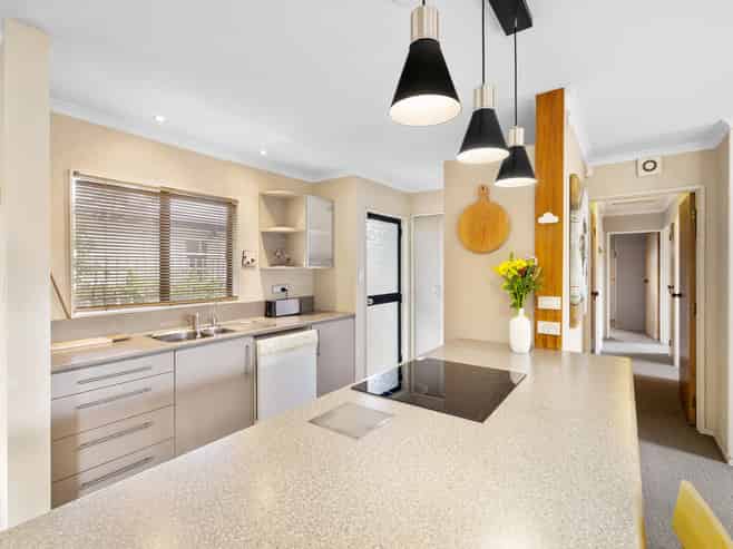 21 Moore Street, West End