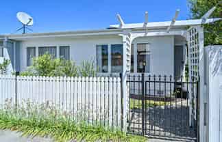 1/204A Park Road South, Akina