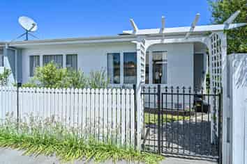 1/204A Park Road South, Akina