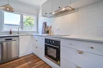 1/204A Park Road South, Akina