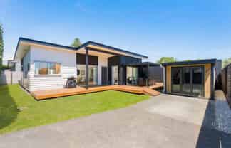 2B Peachgrove Road, Te Atatu Peninsula