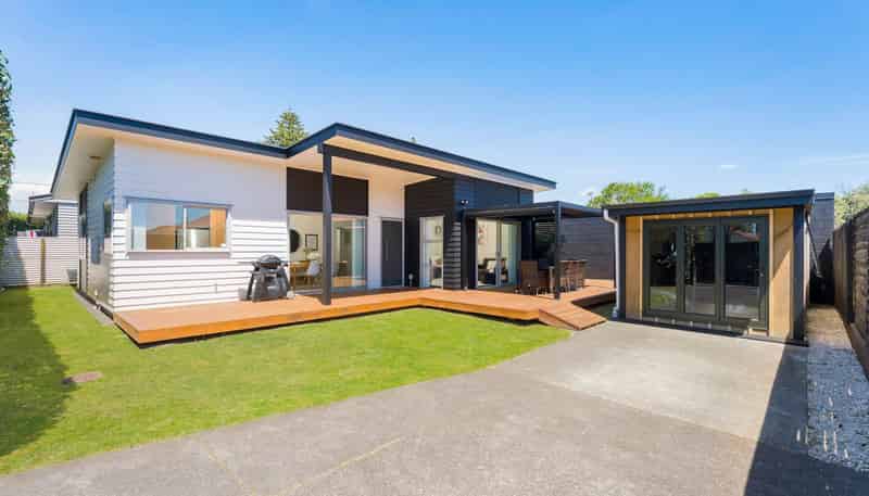 2B Peachgrove Road, Te Atatu Peninsula