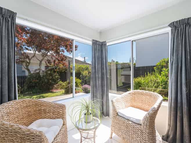 198 The Ridgeway, Stoke