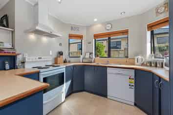 2 Palm Grove Drive, Western Heights