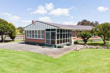 63 Pipiroa Road, Ngatea