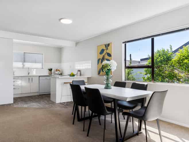 1/4 Elm Street, Avondale