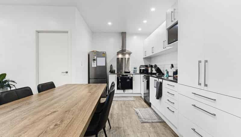 3/25 Devon Street East, New Plymouth