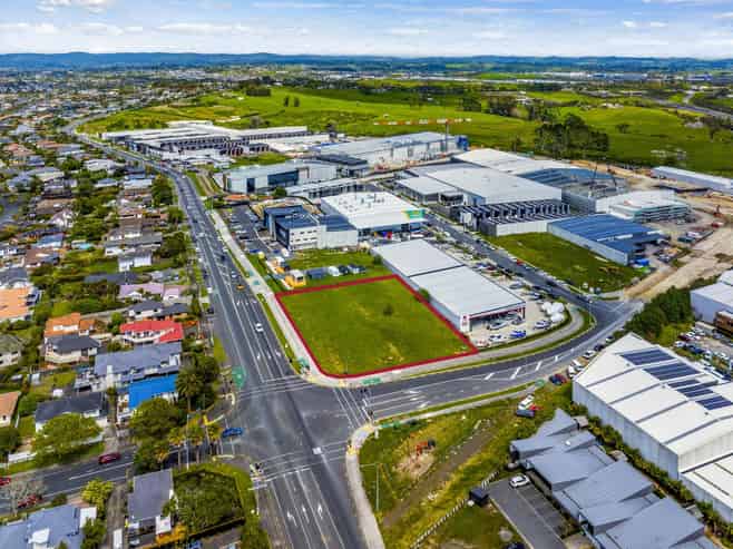 Corner industrial site – develop or land bank