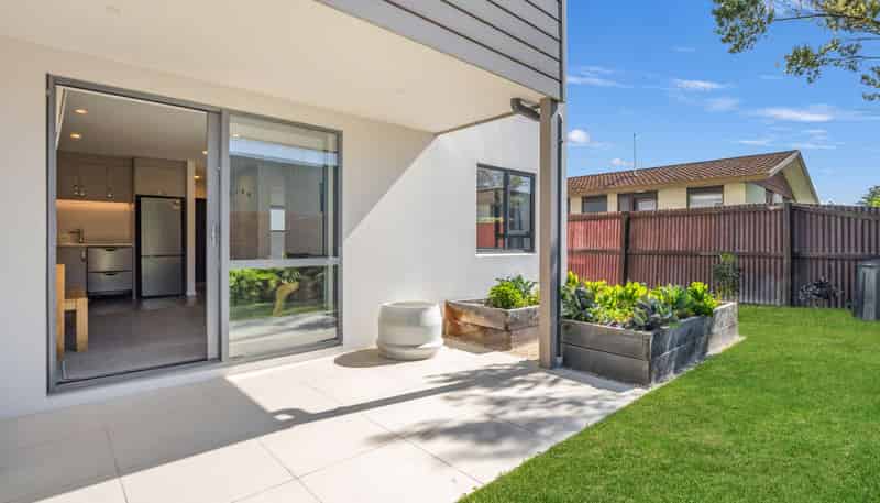 80A Shakespeare Road, Waltham