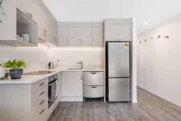 80A Shakespeare Road, Waltham