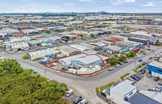 Food-grade warehouse with dual buildings
