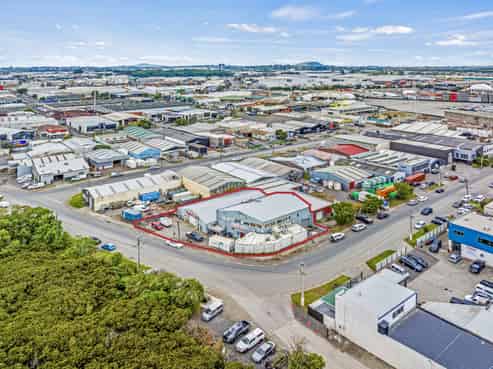 Food-grade warehouse with dual buildings
