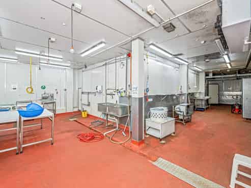 Food-grade warehouse with dual buildings