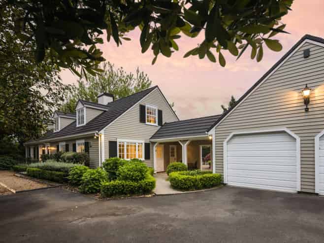 4 Pollock Drive, Chartwell