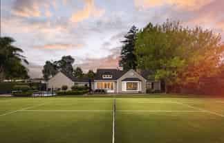 4 Pollock Drive, Chartwell