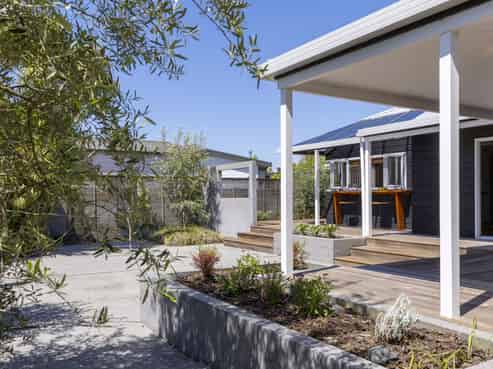 1 and 2/20 Stanley Street, Wharewaka