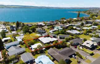 1 and 2/20 Stanley Street, Wharewaka