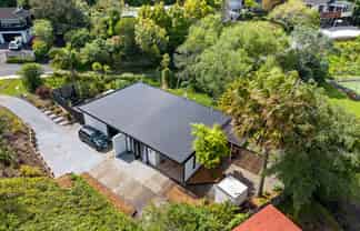 2/13 Kororo Street, Northcote