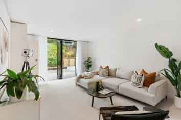 2/13 Kororo Street, Northcote