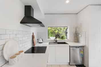 2/13 Kororo Street, Northcote