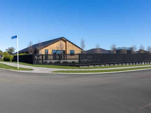 29 Honeyfield Drive, Whalers Gate