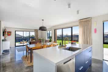 29 Honeyfield Drive, Whalers Gate