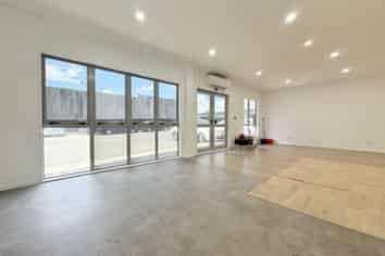 3 Phase Retail and Live Option in Manukau | 159m2